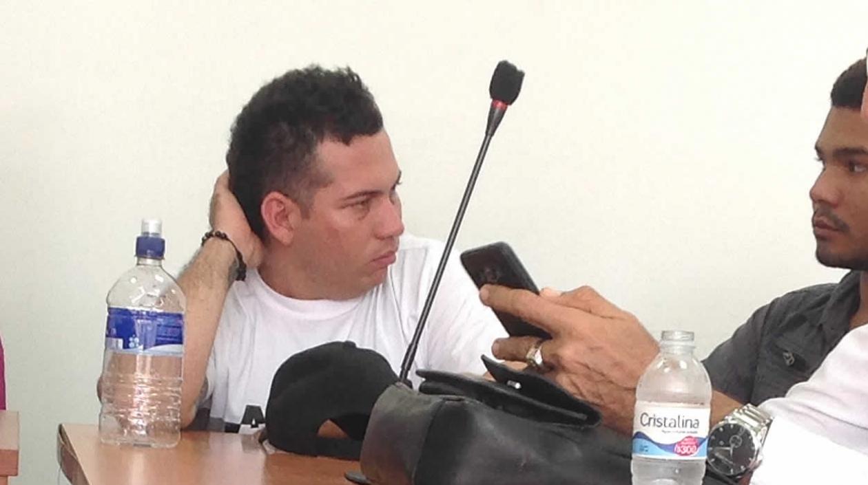 Policía suspendido Alexander Rivera Medina y Richard Andrés Guevara.