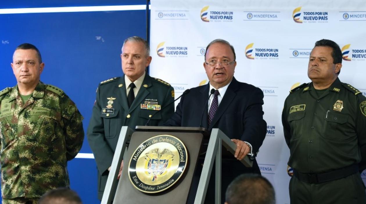Luis Carlos Villegas, ministro de Defensa y la cúpula de las Fuerzas Militares.