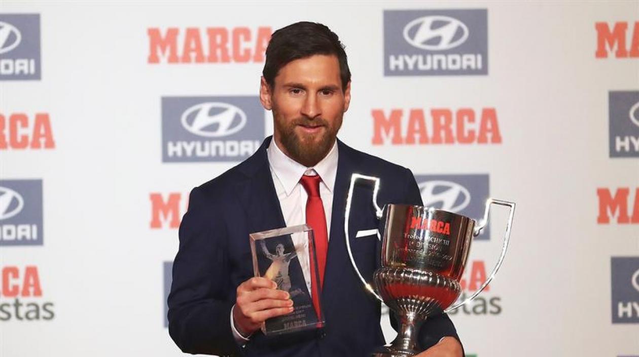 Messi con los dos premios.