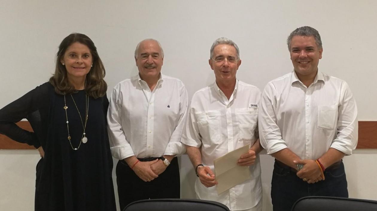 Martha Lucía Ramírez, Andrés Pastrana, Álvaro Uribe e Iván Duque, en la reunión en Barranquilla la noche del sábado.