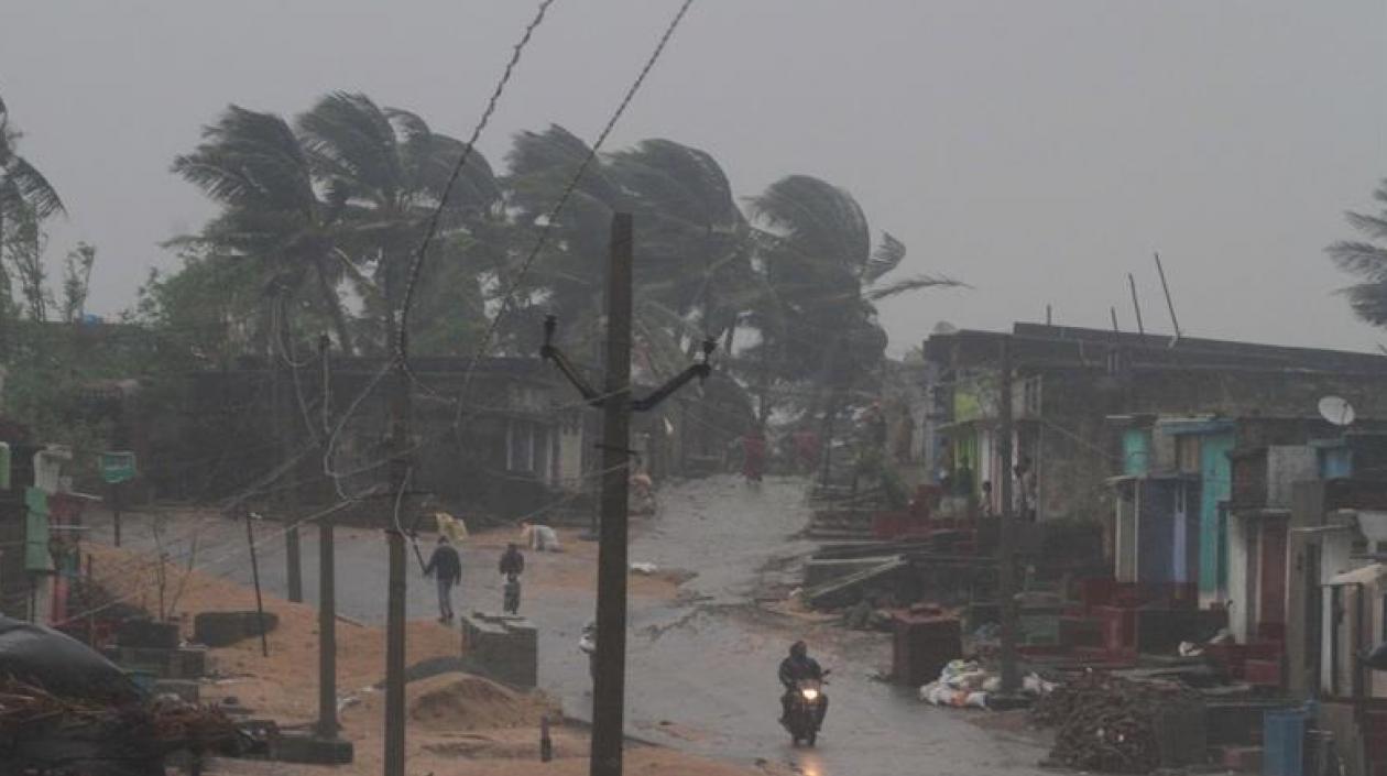 Vientos huracanados azotaron varias regiones de la India.