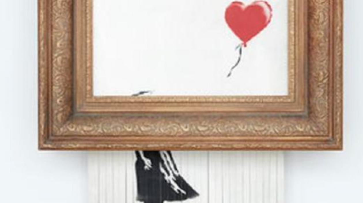 Estado en que quedó la obra  "Niña con globo" de Banksy.