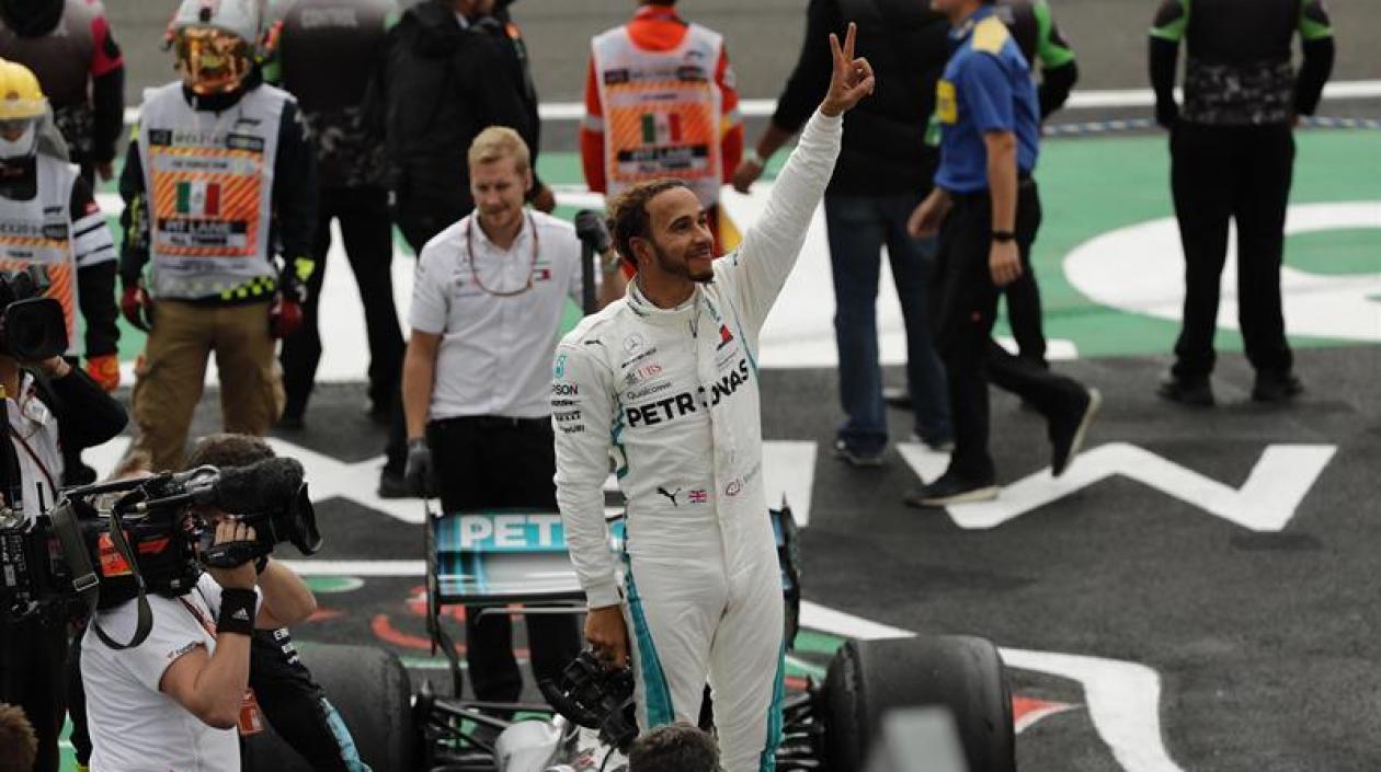 El corredor británico Lewis Hamilton se proclamó este domingo campeón del mundo de Fórmula Uno por quinta vez.