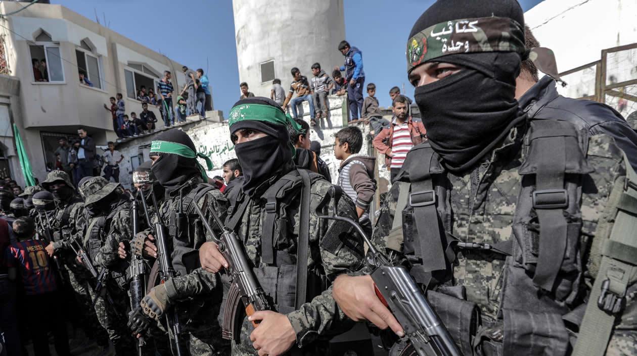 Combatientes de las Brigadas de Ezzeldin Al-Qassam, el brazo armado de la organización islamista palestina Hamás