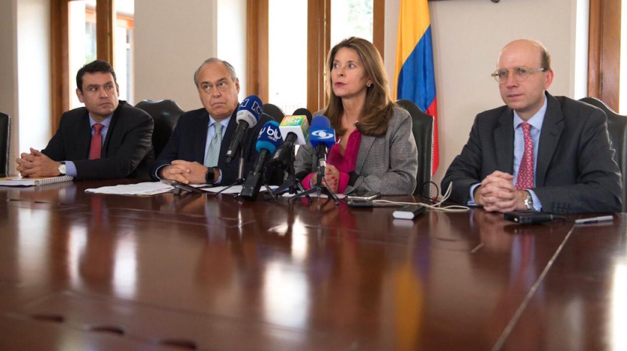 La Vicepresidenta Marta Lucía Ramírez explicando la posición del Gobierno frente al caso Odebrecht.