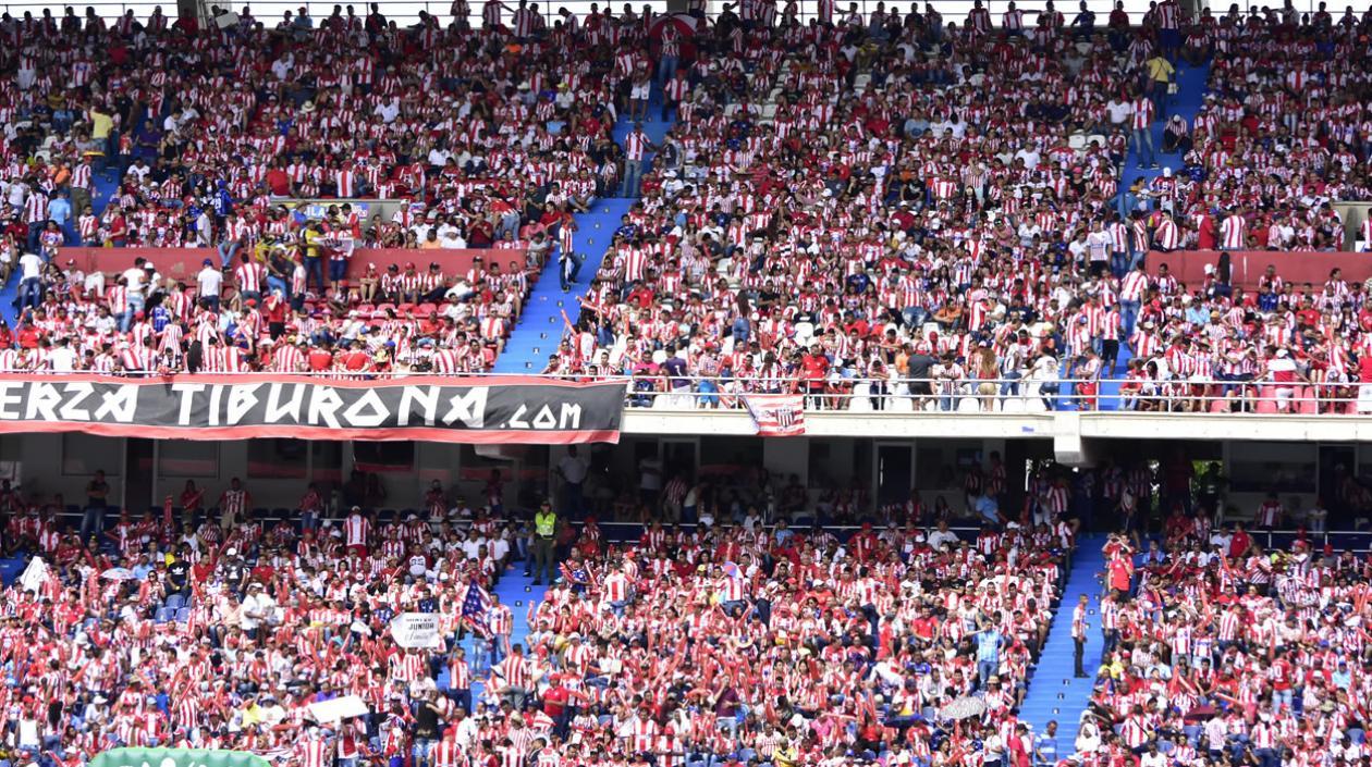 Hinchas colmando la tribuna del estadio Metropolitano. 