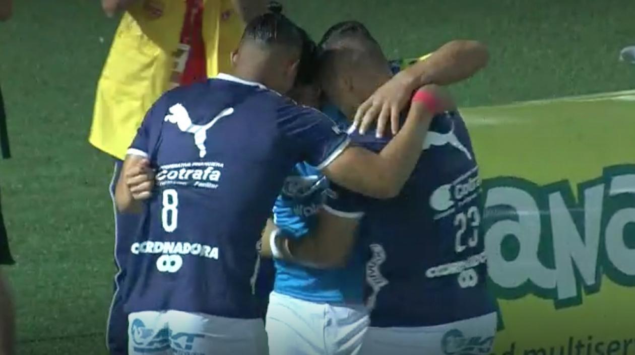 Jugadores del DIM celebrando el gol de Germán Ezequiel Cano.