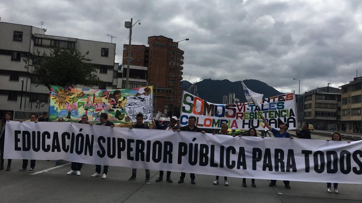 Estudiantes marchan en Bogotá.