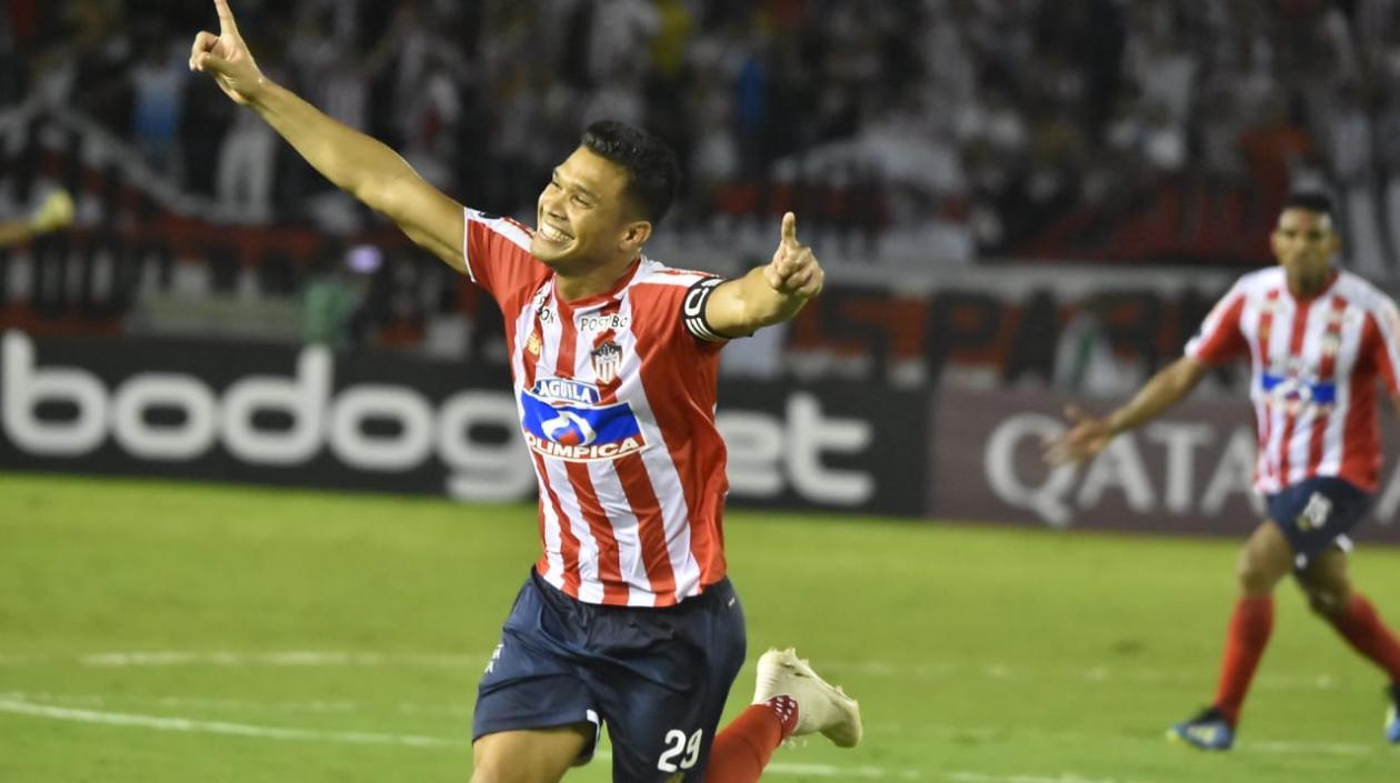 Teófilo Gutiérrez celebrando el primer gol.