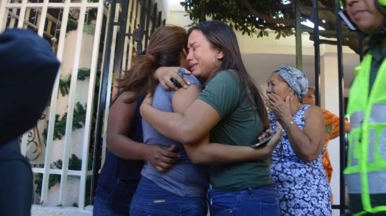 Familiares de las mujeres fallecidas en el incendio en Pescaíto.