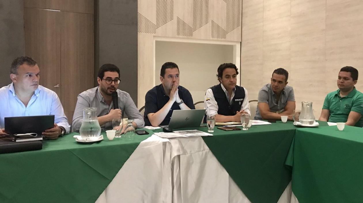 El Gerente de Frontera con Venezuela, Felipe Muñoz, y el Director de Migración, Christian Kruguer, se reunieron con funcionarios de la Alcaldía de Barranquilla.