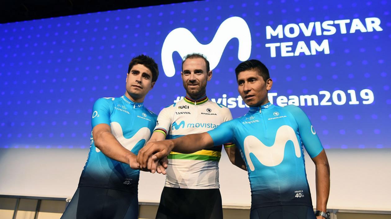 Los ciclistas Alejandro Valverde (c), Nairo Quintana (d) y Mikel Landa