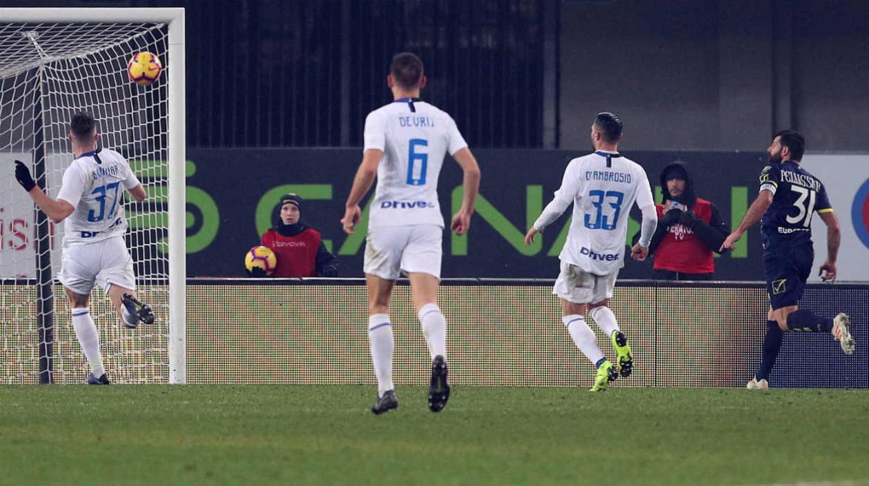 Sergio Pellissier anota el gol del empate para el Chievo. 