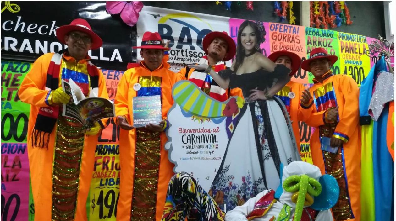  Desde su primera pisada en Barranquilla, los turistas que llegaron al Ernesto Cortissoz se contagiaron de la alegría del Carnaval y la calidez de los curramberos. 