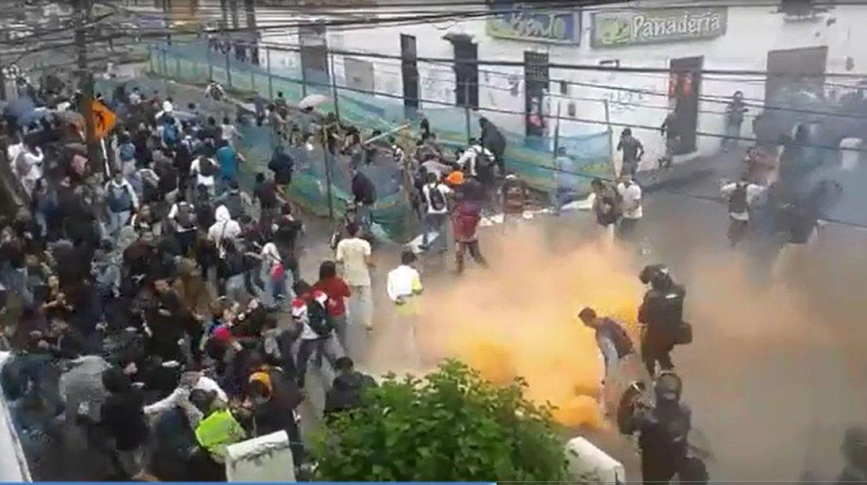 Los manifestantes opositores fueron dispersados por la Policía con el uso de gases lacrimógenos y caballos.