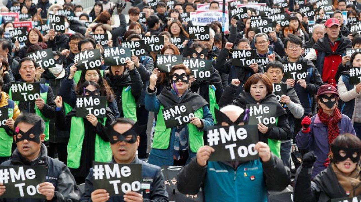 Miles de surcoreanas protestando.