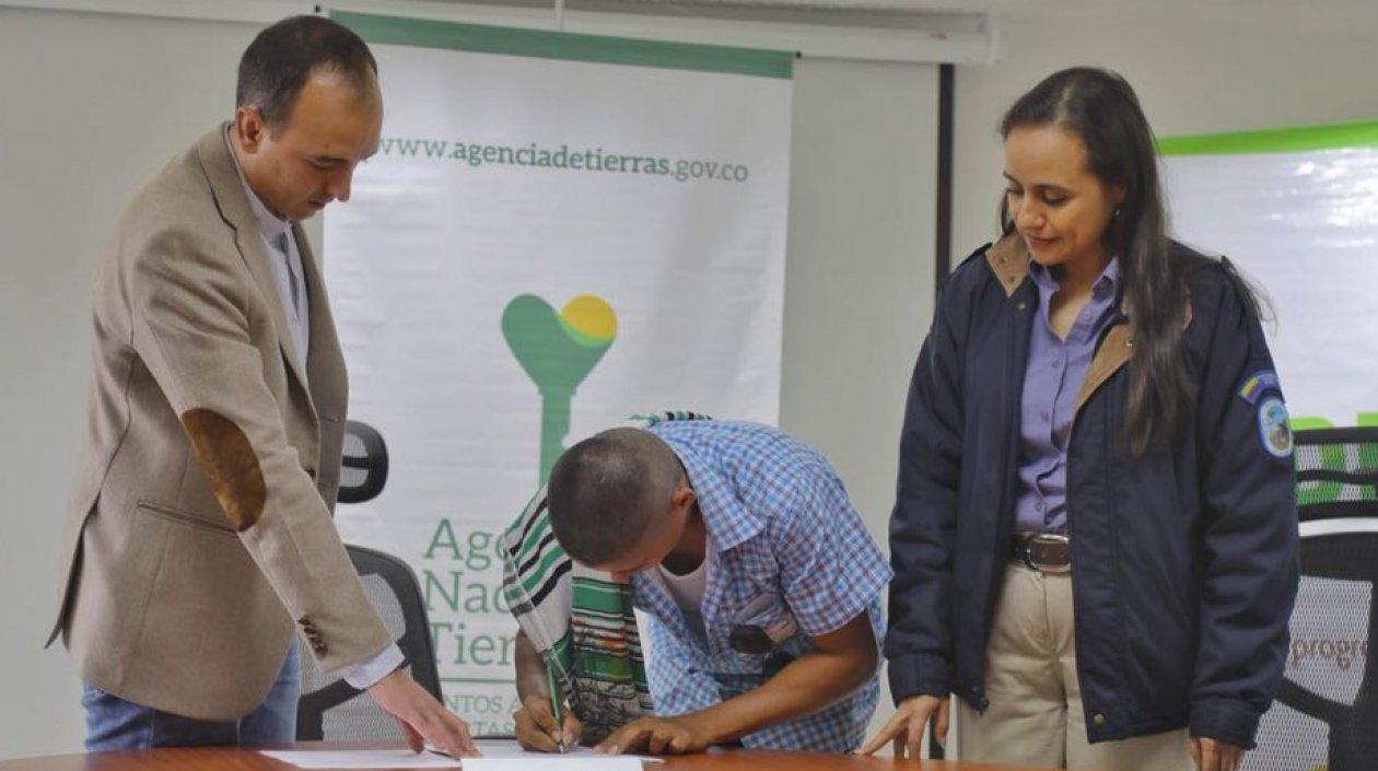 La Agencia Nacional de Tierras firmó un acuerdo para reubicar a las familias que actualmente viven en el Parque Nacional Natural Serranía de Chiribiquete.