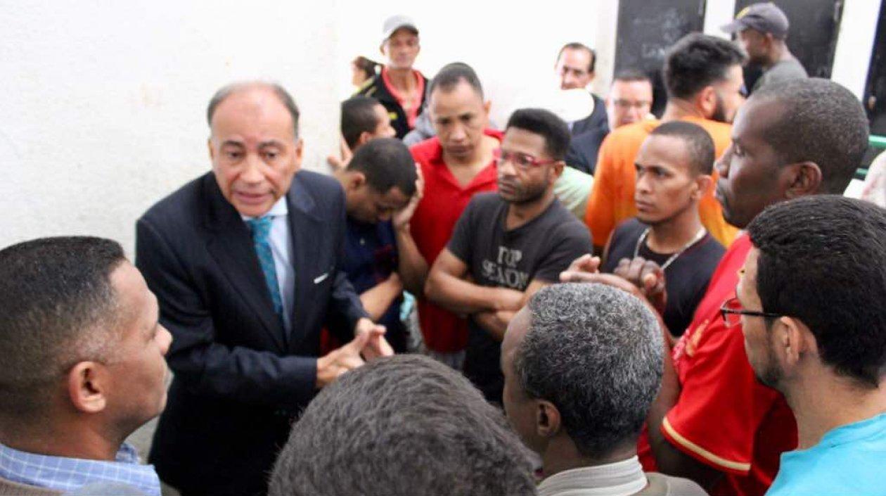 El pasado 22 de febrero, el nuevo Cónsul de Colombia en Caracas, Juan Carlos Pérez, se reunió con los colombianos presos en la Yaguara. 