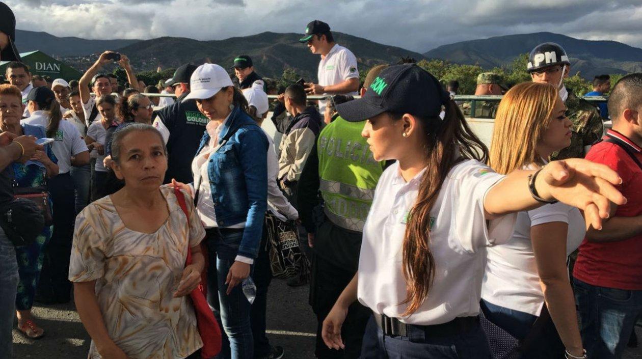Venezolanos ingresando a Cúcuta.