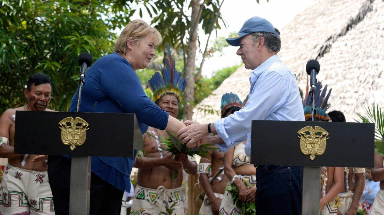La Primera Ministra de Noruega, Erna Solberg, sella con el Presidente Santos el apoyo de ese país a Colombia en el posconflicto.