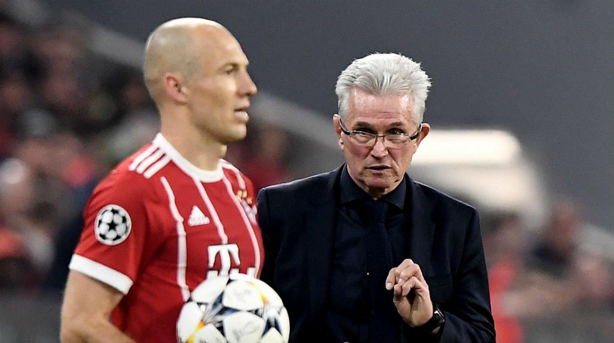 Jupp Heynckes entrega instrucciones a Arjen Robben. 