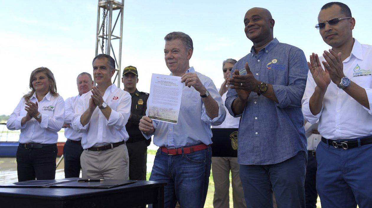 El Presidente Juan Manuel Santos, tras la firma del acta.