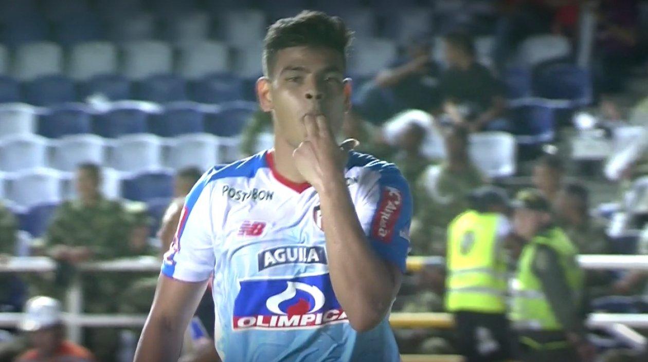 Jorge Arias celebrando el gol del empate.
