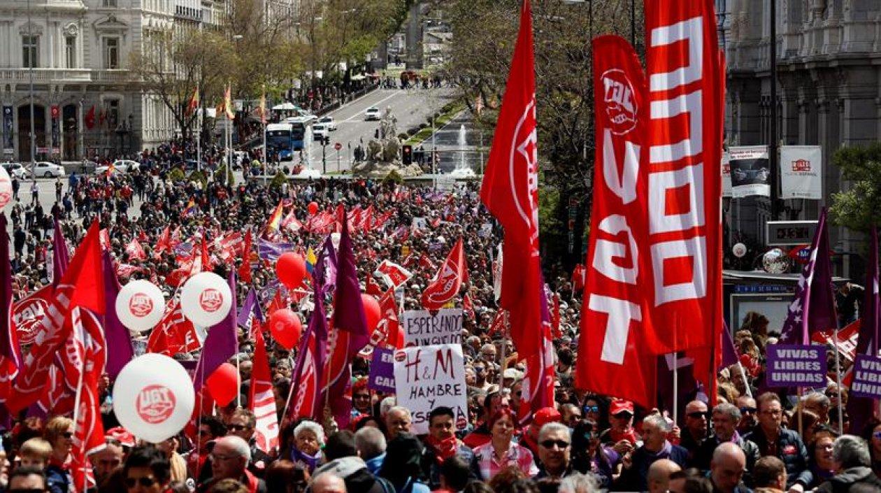 Miles de personas participan en la manifestación celebrada en Madrid con motivo del Primero de Mayo. 