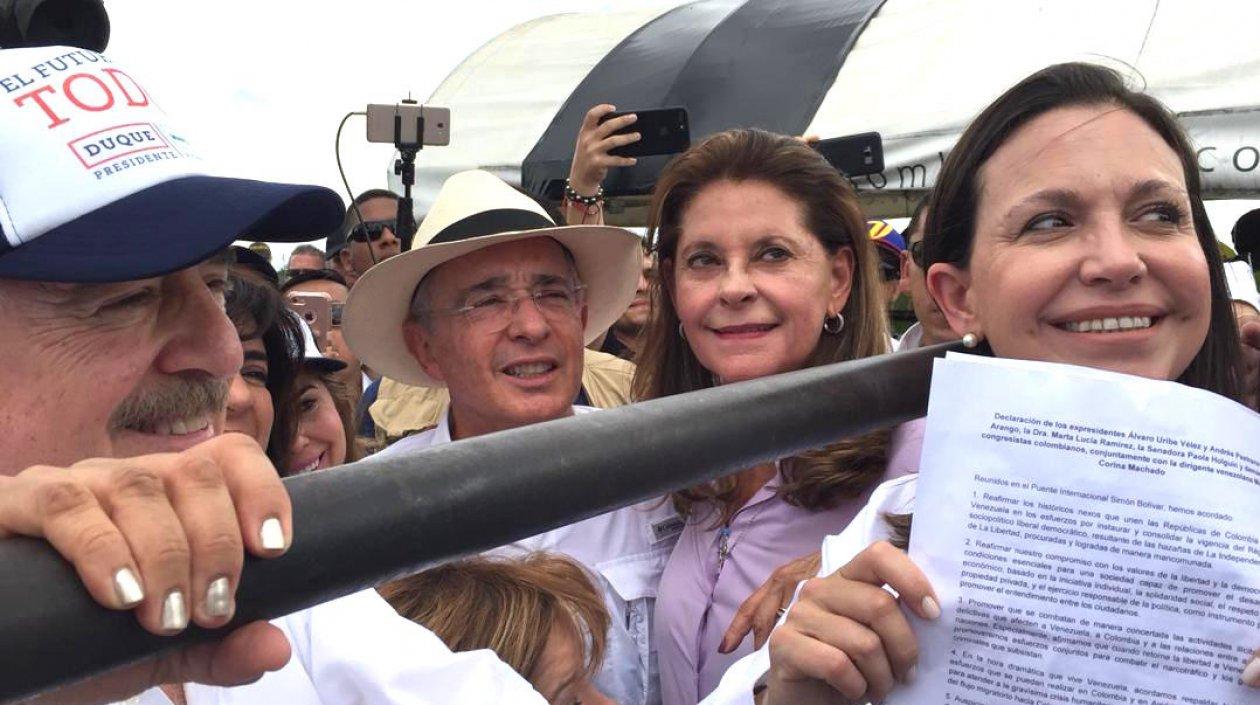 Los expresidentes Pastrana y Uribe, la candidata a la Vicepresidencia Marta Lucía Ramírez y la dirigente venezolana María Corina Machado.