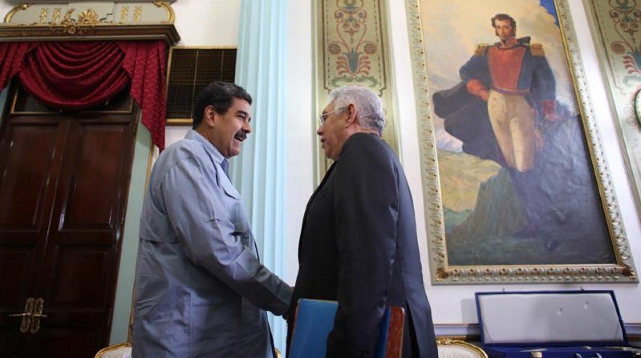 El presidente Nicolás Maduro y el gobernador de Anzoátegui, Antonio Barreto Sira.