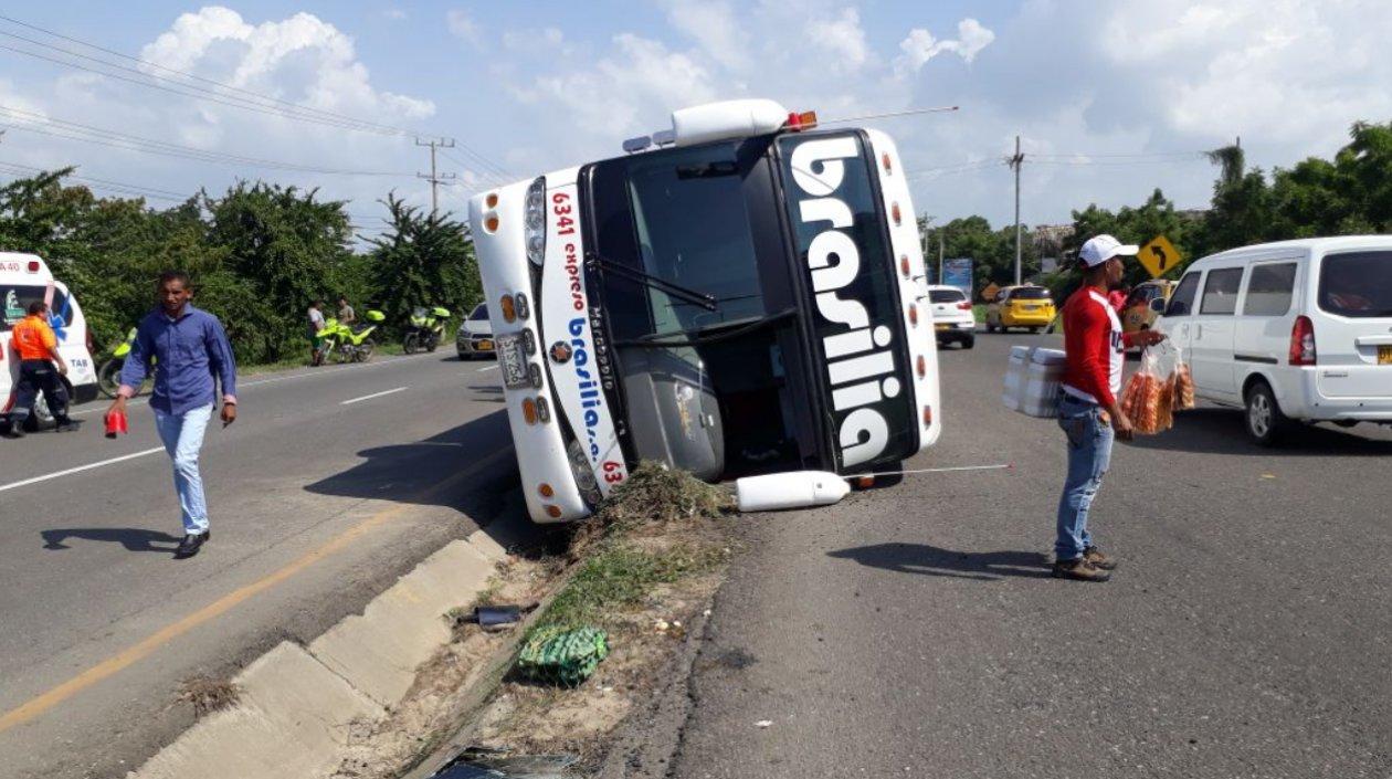 Así quedó el bus tras sufrir el accidente.