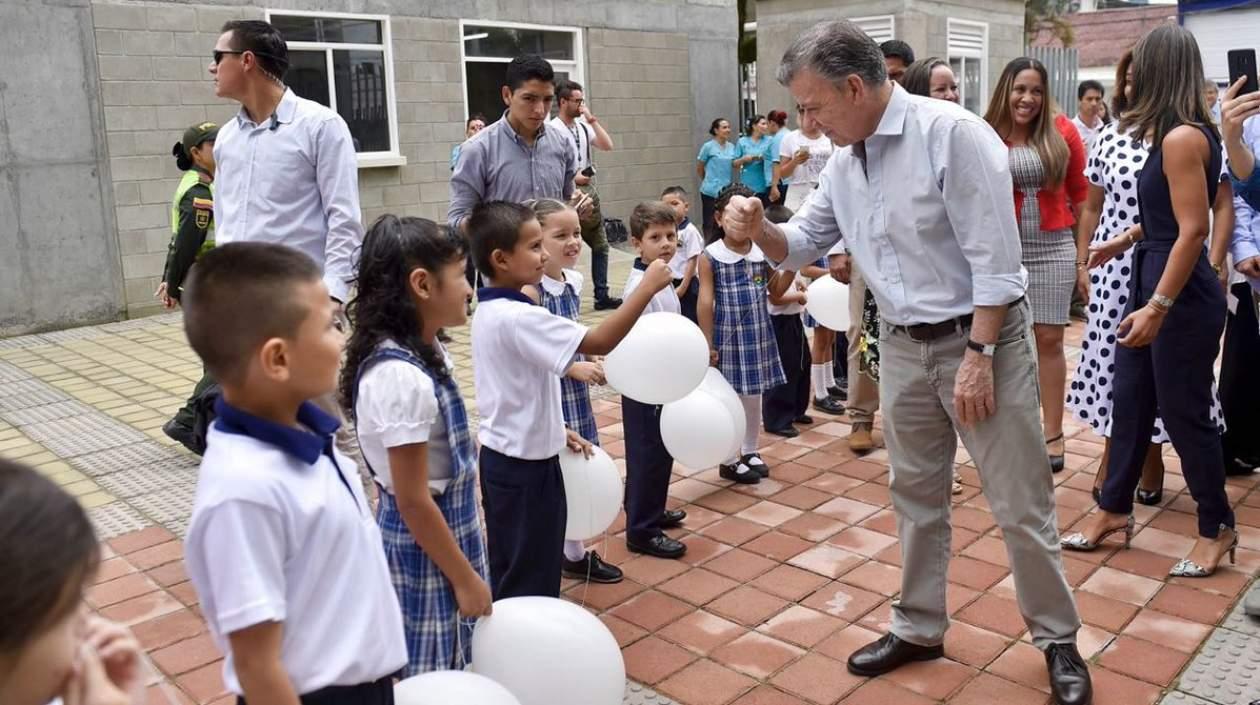 Santos al entregar el colegio Francisco Arango, en Villavicencio.