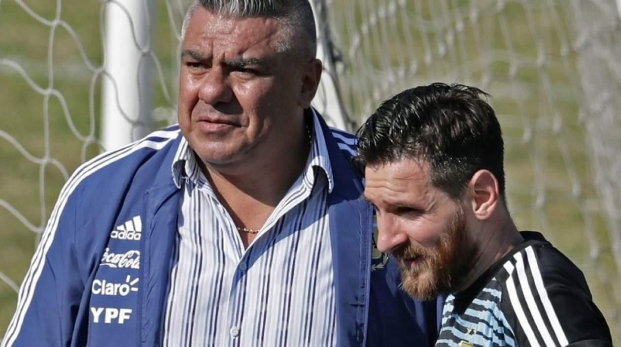 El presidente de la Asociación del Fútbol Argentino (AFA), Claudio Tapia, y el futbolista Lionel Messi. 