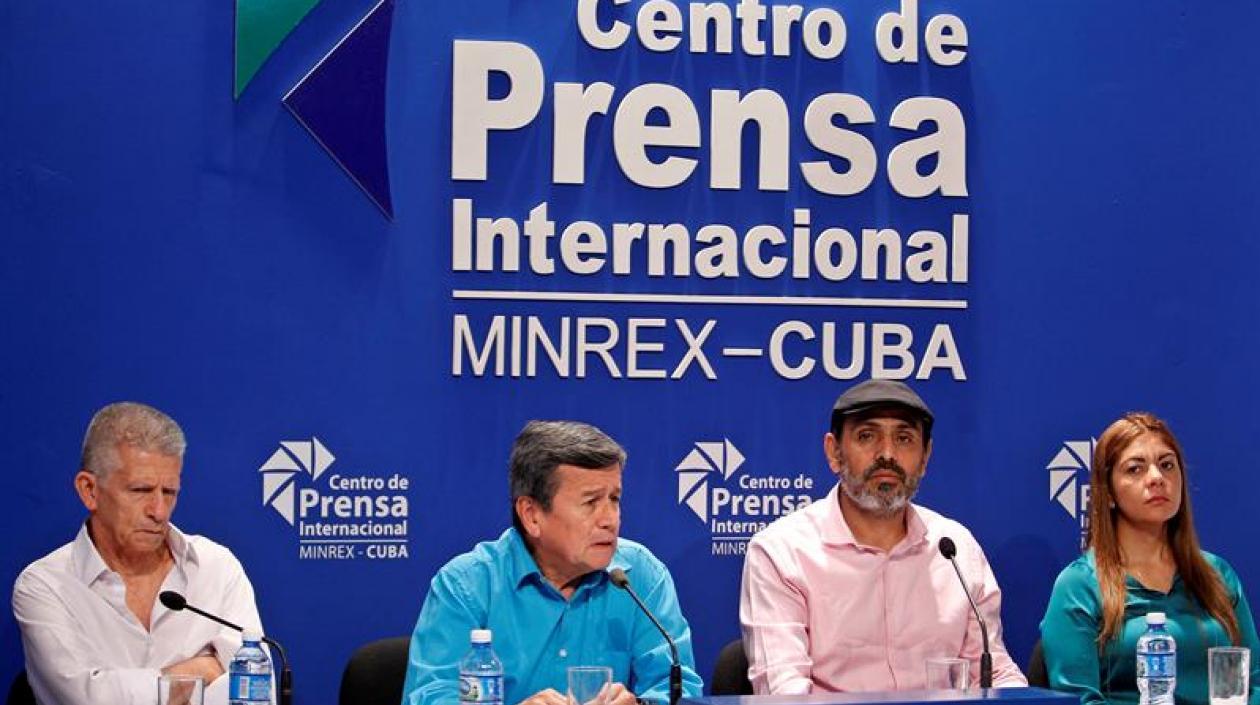Los delegados del ELN ofrecen una conferencia de prensa en el Centro de Prensa Internacional (CPI) de La Habana (Cuba).