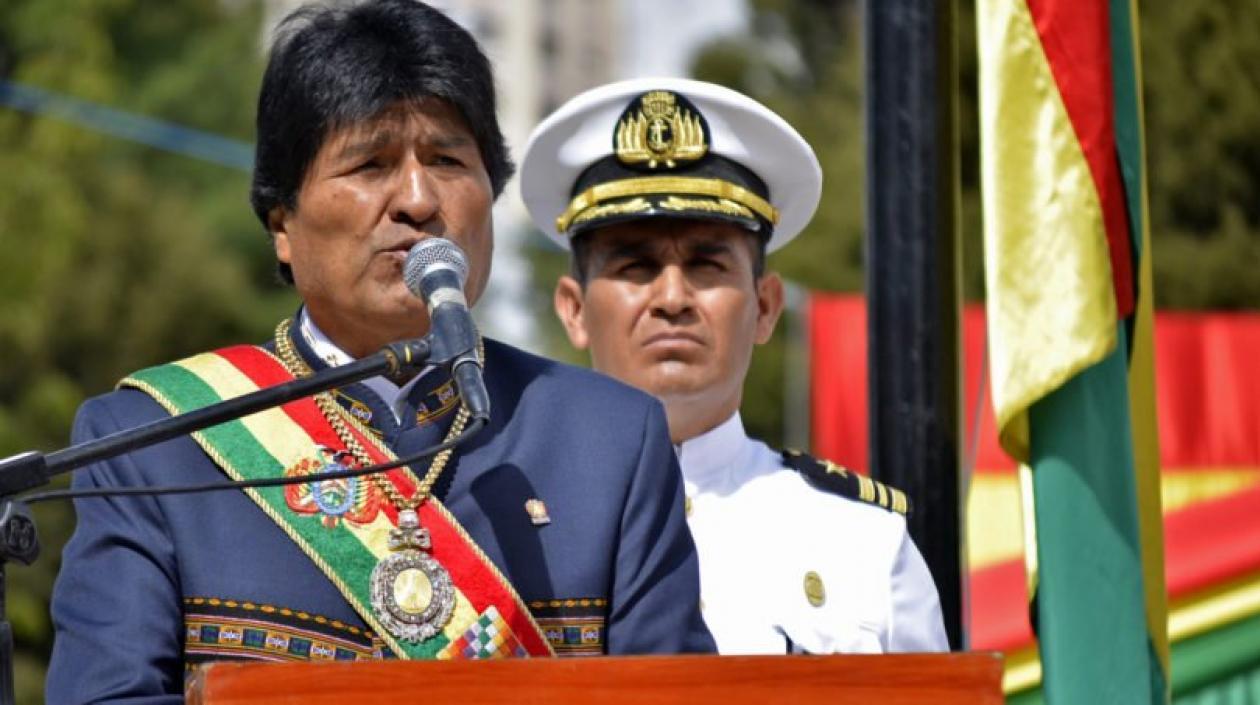 El presidente de Bolivia, Evo Morales, con sus símbolos presidenciales.
