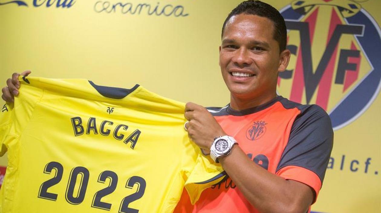 Carlos Bacca al momento de ser presentado en el Villarreal FC.
