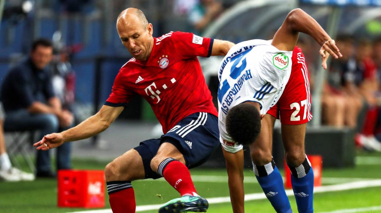Arjen Robben, jugador estelar del Bayern, hace una gambeta. 