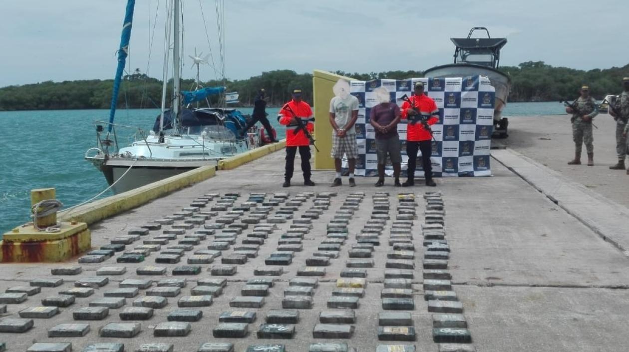 Las autoridades colombianas incautaron de 234 kilogramos de cocaína a bordo de un velero