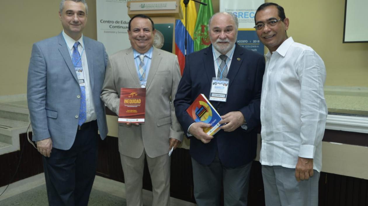 Lanzamiento de libros sobre enfermedades renales en la Universidad Simón Bolívar.