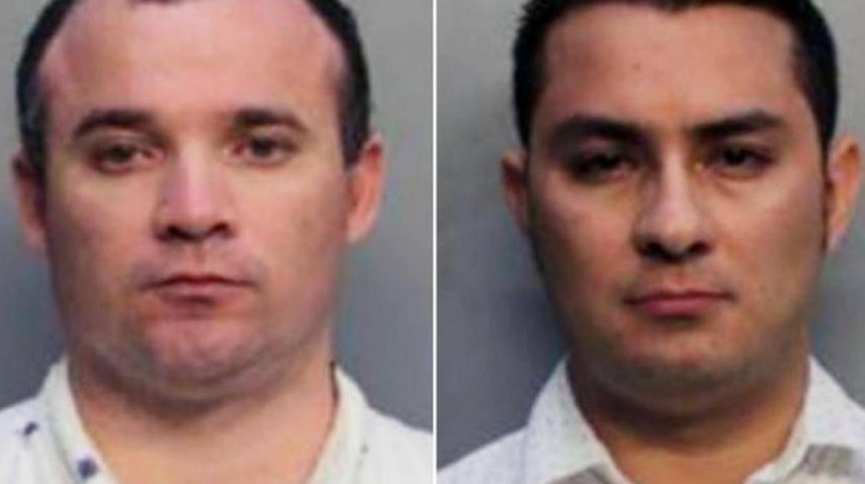 Diego Berrio (izquierda) y Edwin Giraldo Cortez fueron arrestados y acusados de comportamiento lascivo y exposición indecente después de haber sido atrapados realizando un acto sexual dentro de un automóvil en Miami Beach.