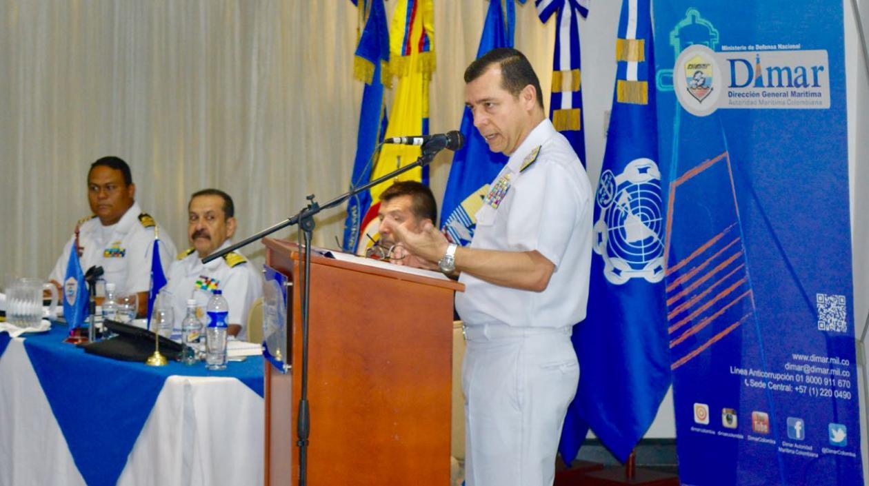 El Director General Marítimo, Vicealmirante Mario Germán Rodríguez
