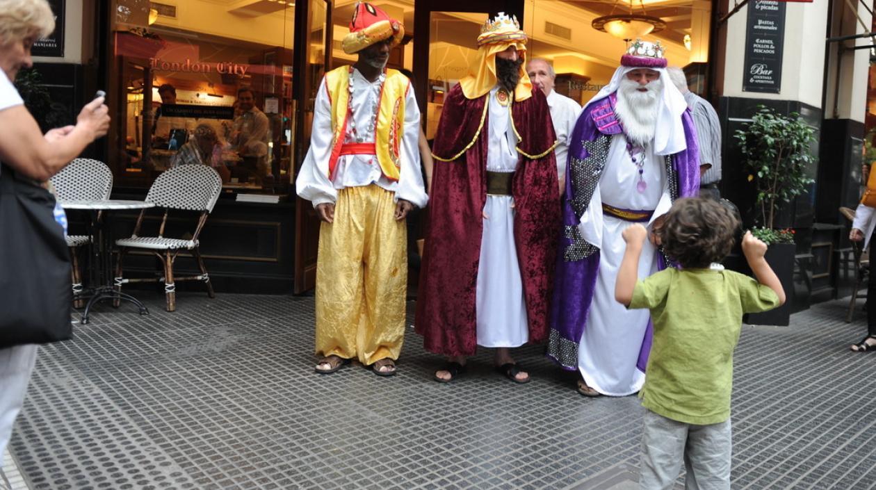 Por segundo año consecutivo los Reyes Magos realizan esta caravana en Buenos Aires.