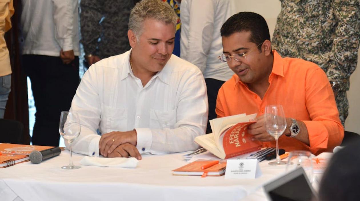 El Presidente Iván Duque y el Alcalde Augusto Ramírez Uhia, durante la reunión de trabajo.
