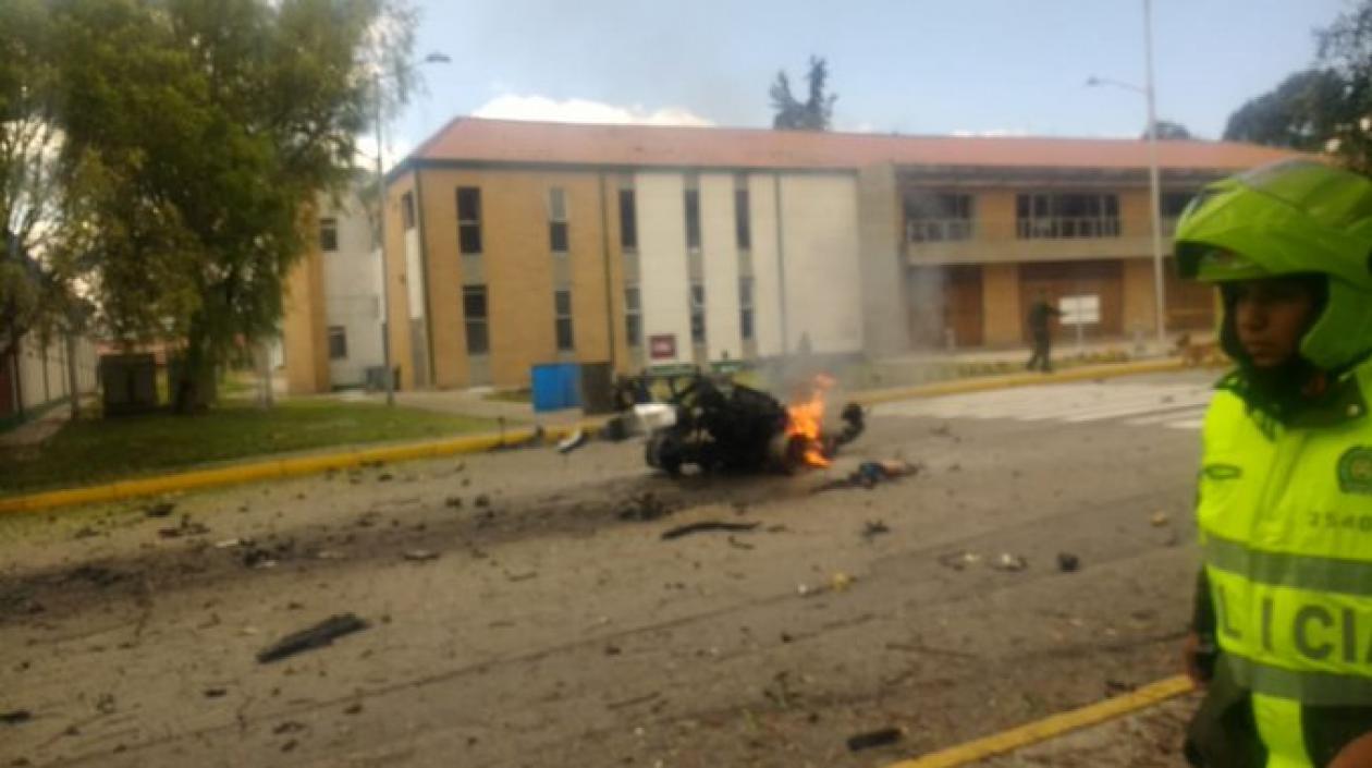 Imagen del sitio de la explosión en la escuela General de Cadetes en el sur de Bogotá.