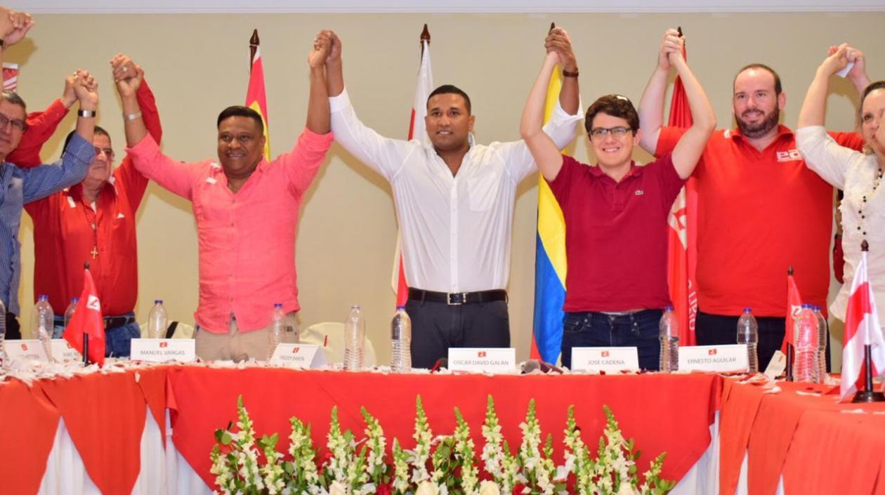 Oscar David Galán (centro) junto a los demás dirigentes liberales.