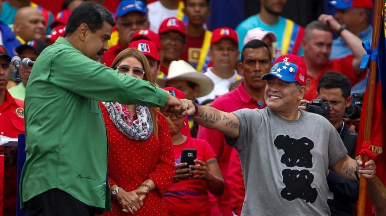 Nicolás Maduro y Diego Maradona. 
