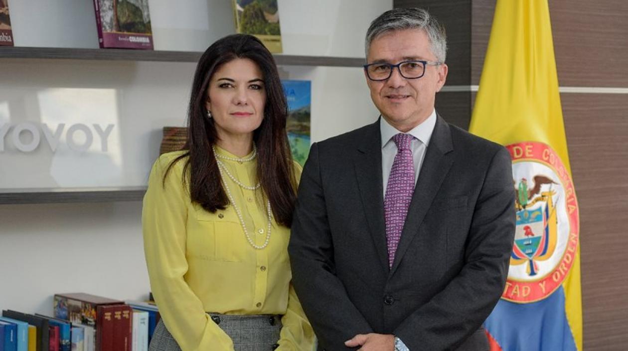 La nueva gerente general de Fontur, Raquel Garavito Chapaval, y el viceministro de Turismo, Juan Pablo Franky.