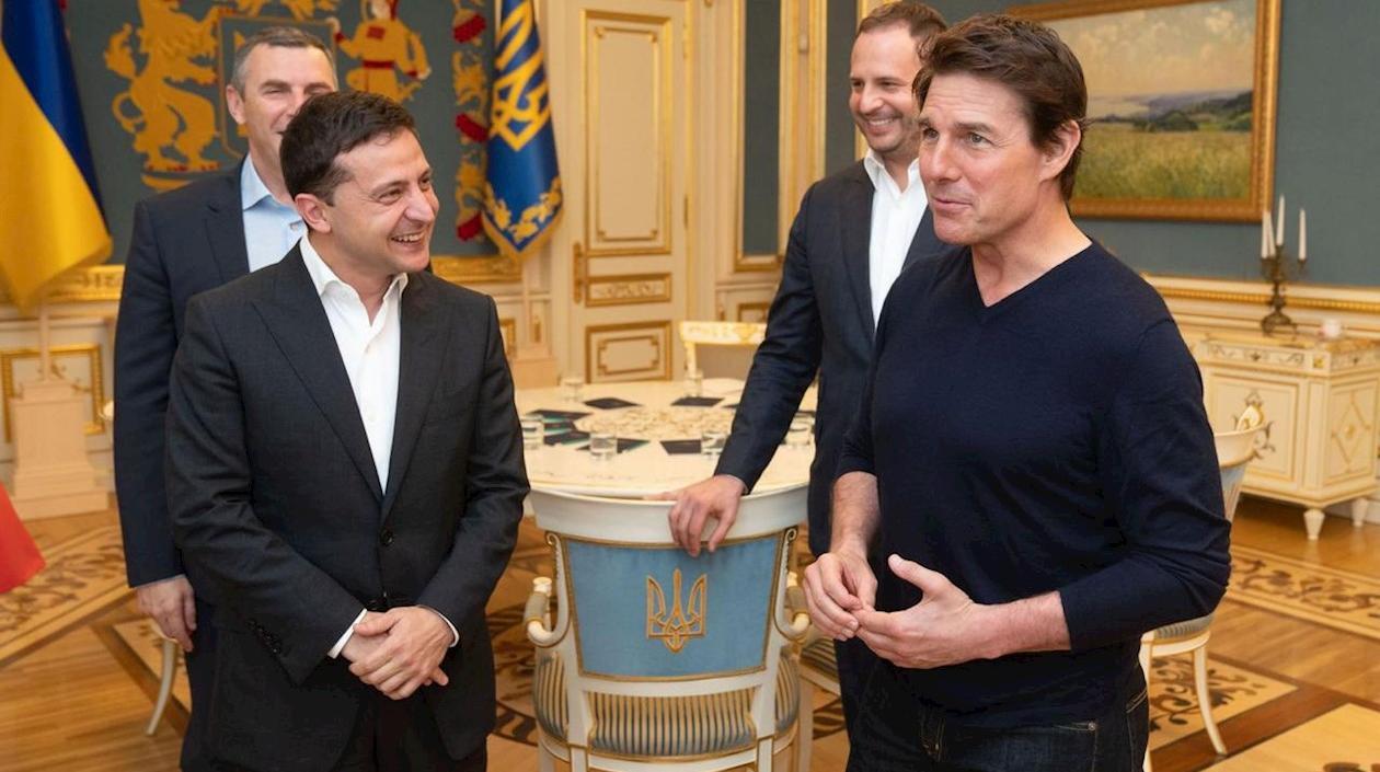 El presidente de Ucrania Volodímir Zelenski y el actor Tom Cruise.