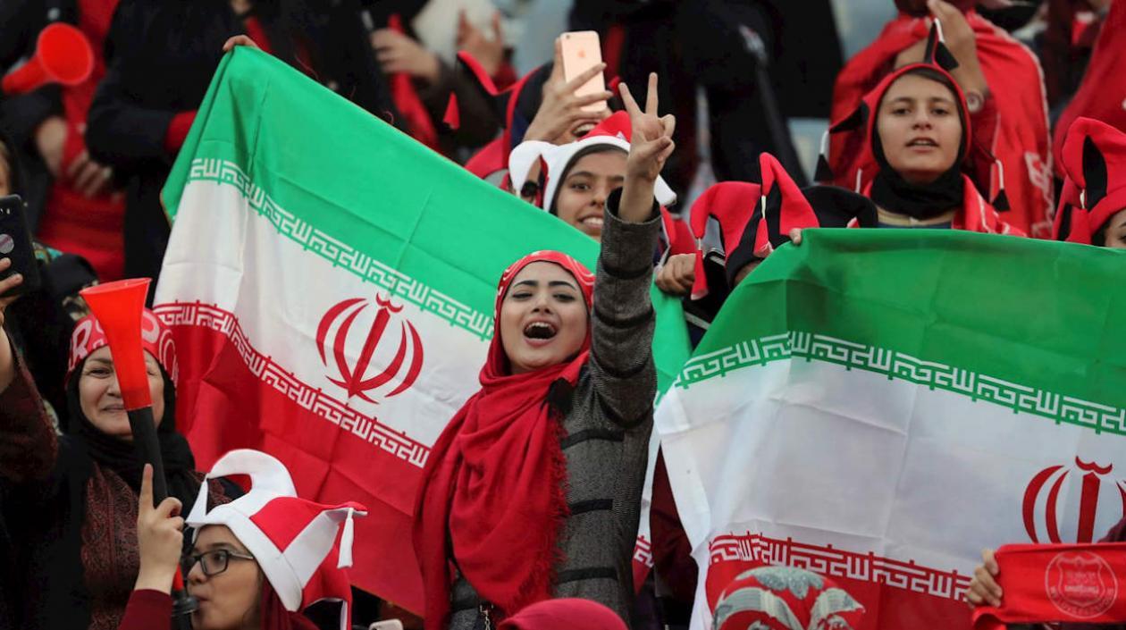 Mujeres iraníes en un estadio. 