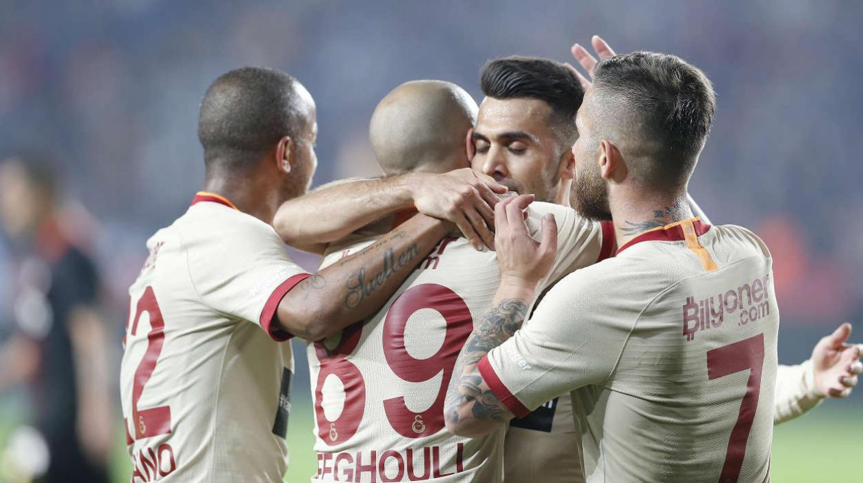 Jugadores del Galatasaray celebran un gol. 